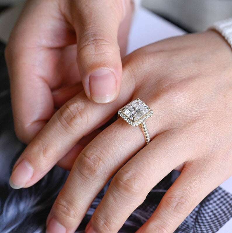 Stunning 1.5 - 2.5 CT Radiant Moissanite Engagement Ring with Pave & Halo Design 6