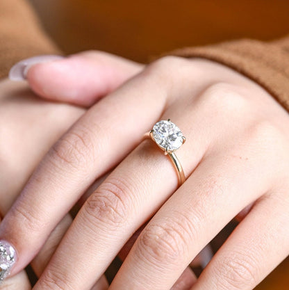 Stunning 1.0 - 2.0 CT Oval Moissanite Engagement Ring with Solitaire Design 2